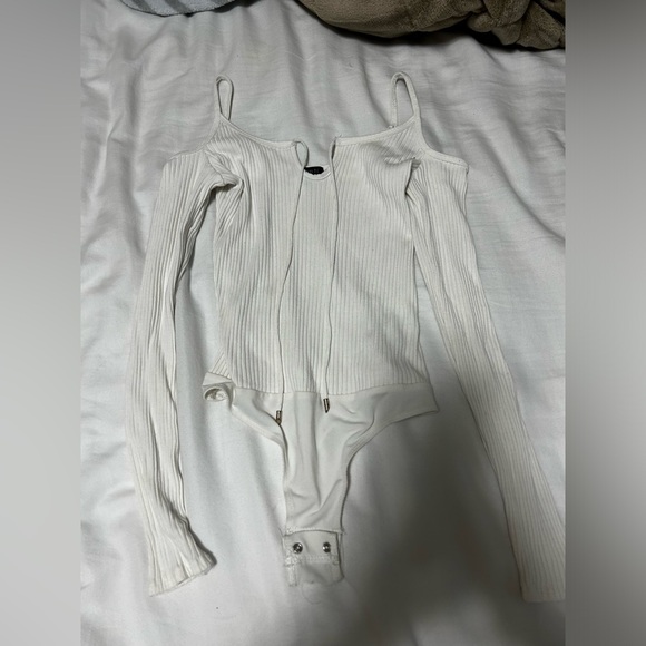 Front tie off the shoulder longsleeve bodysuit - Picture 2 of 5